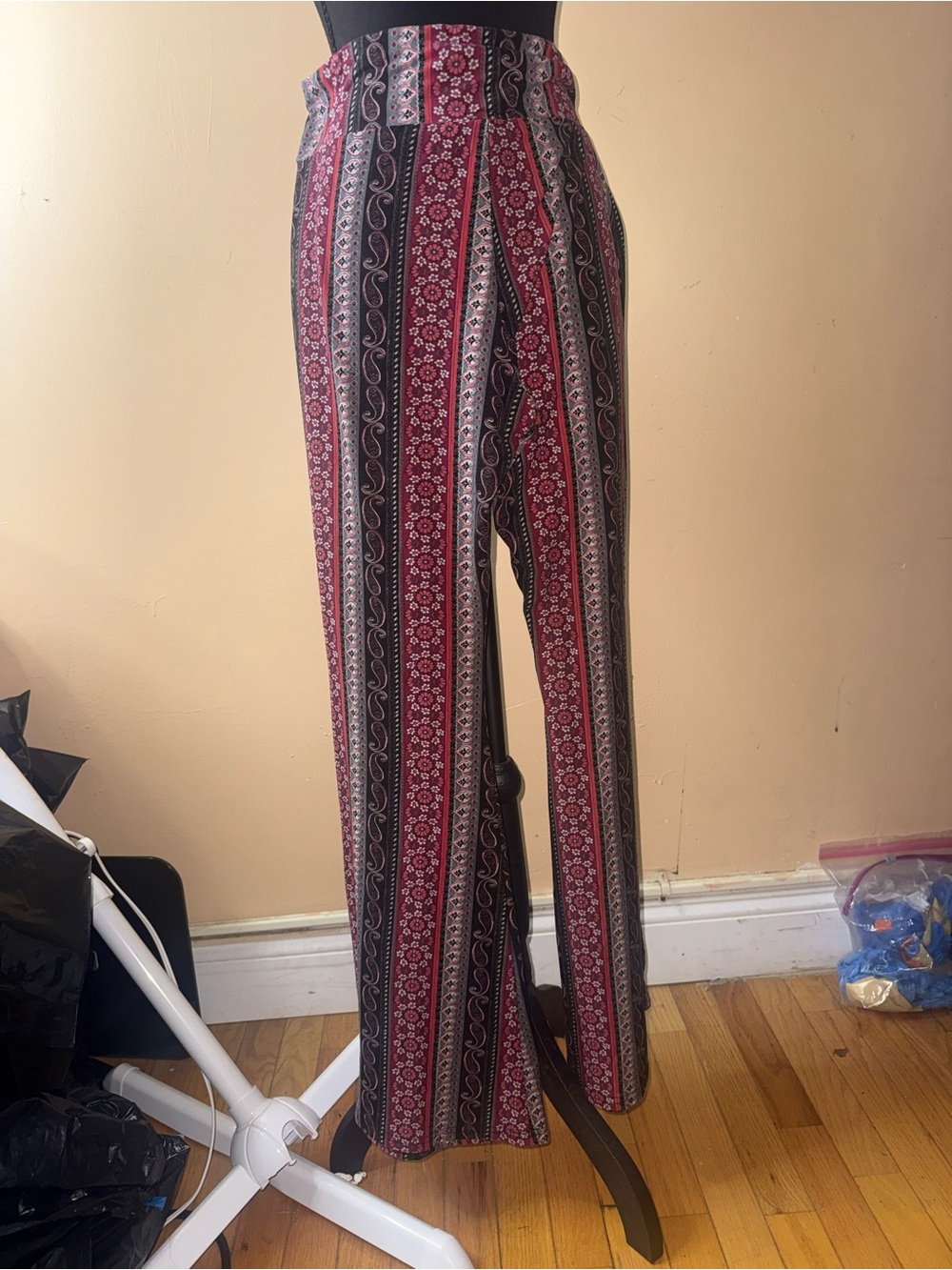 No Boundaries High-Waist Wide-Leg Striped Floral Print Pants - Red & Black